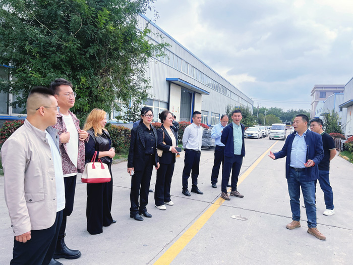 交大总裁班师生进入甘霖实业参观学习